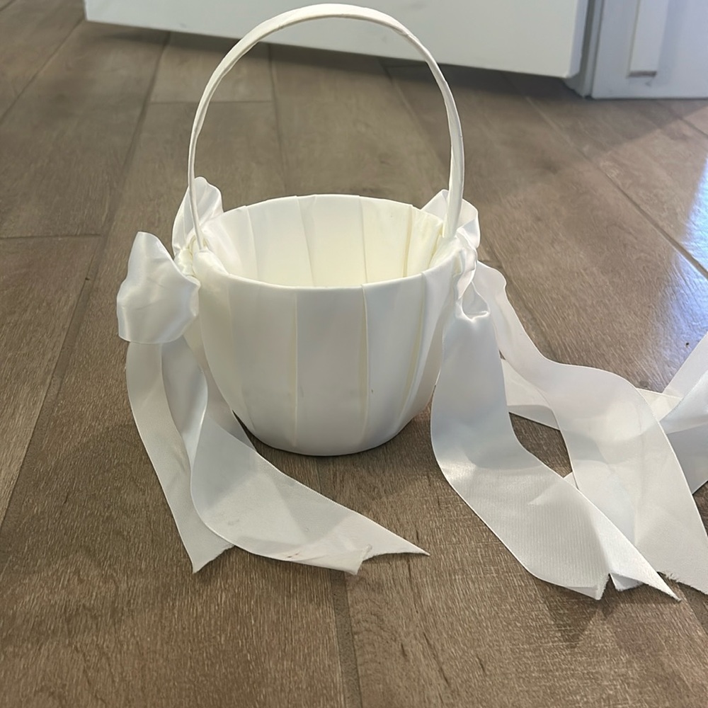 2 flower girl baskets
